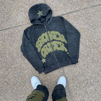 comprar Confección de sudadera con parche bordado. online manufacture