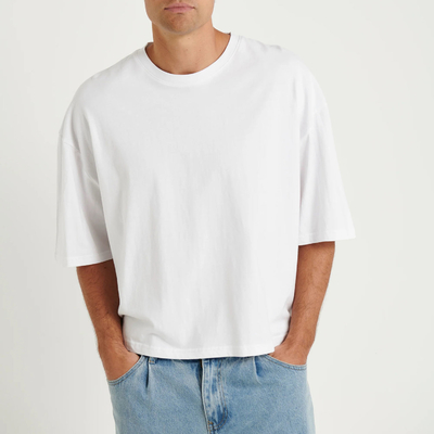 camiseta gráfica cortada en cuadrado negro camiseta masculina de algodón de peso pesado camiseta de cultivo de manga corta